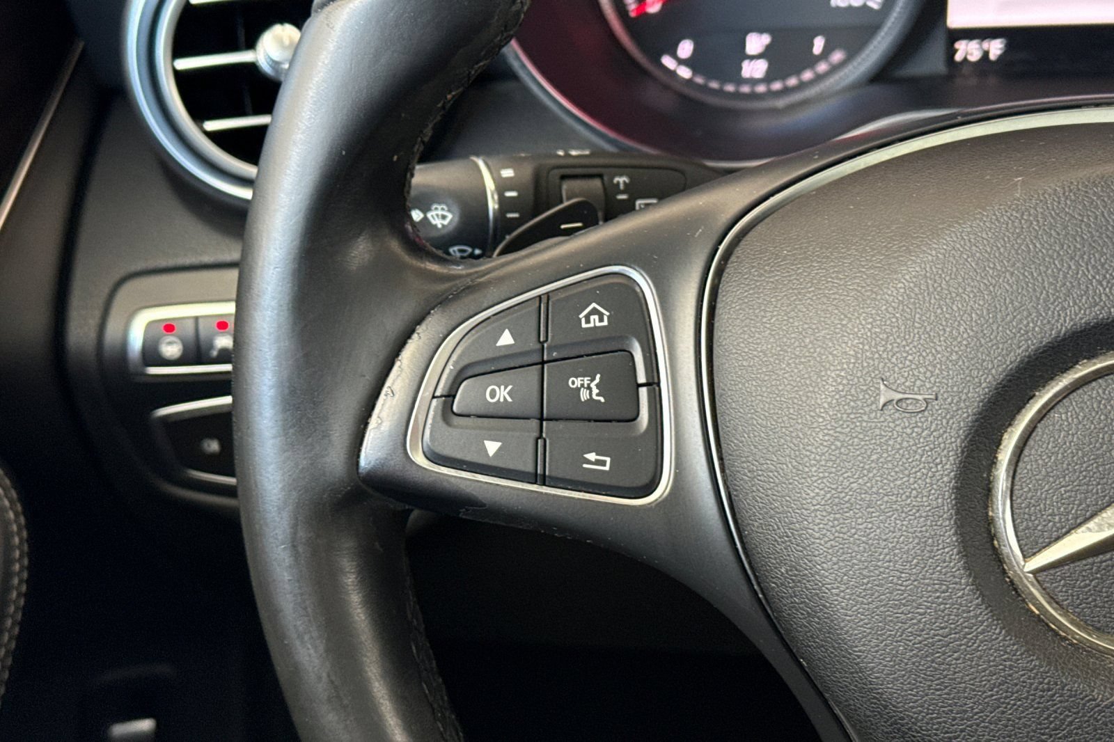 Used 2017 Mercedes-Benz GLC 300 4MATIC image 30