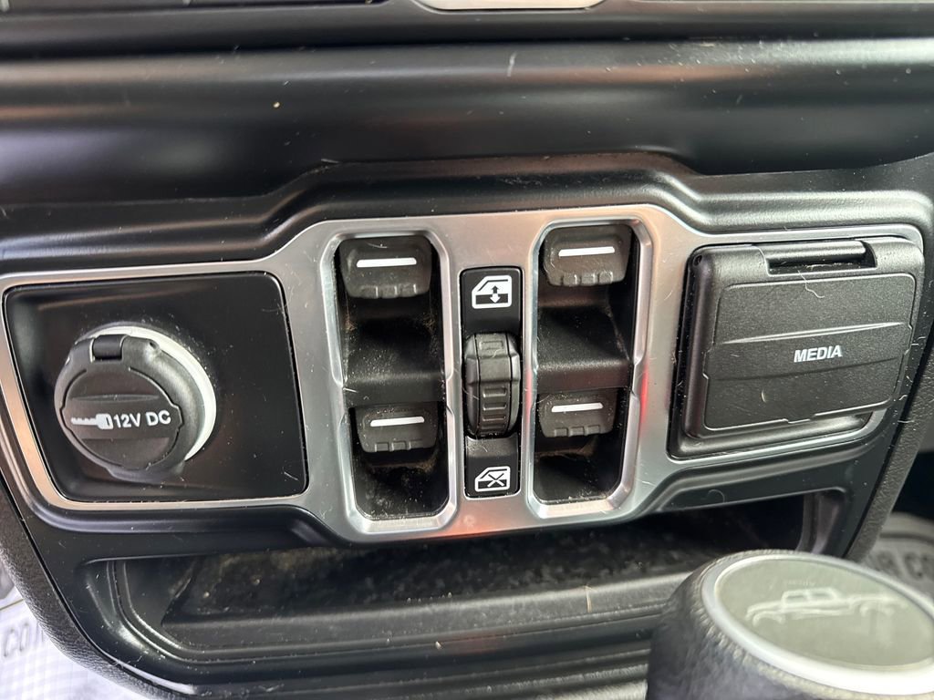 Used 2022 Jeep Gladiator Sport image 29