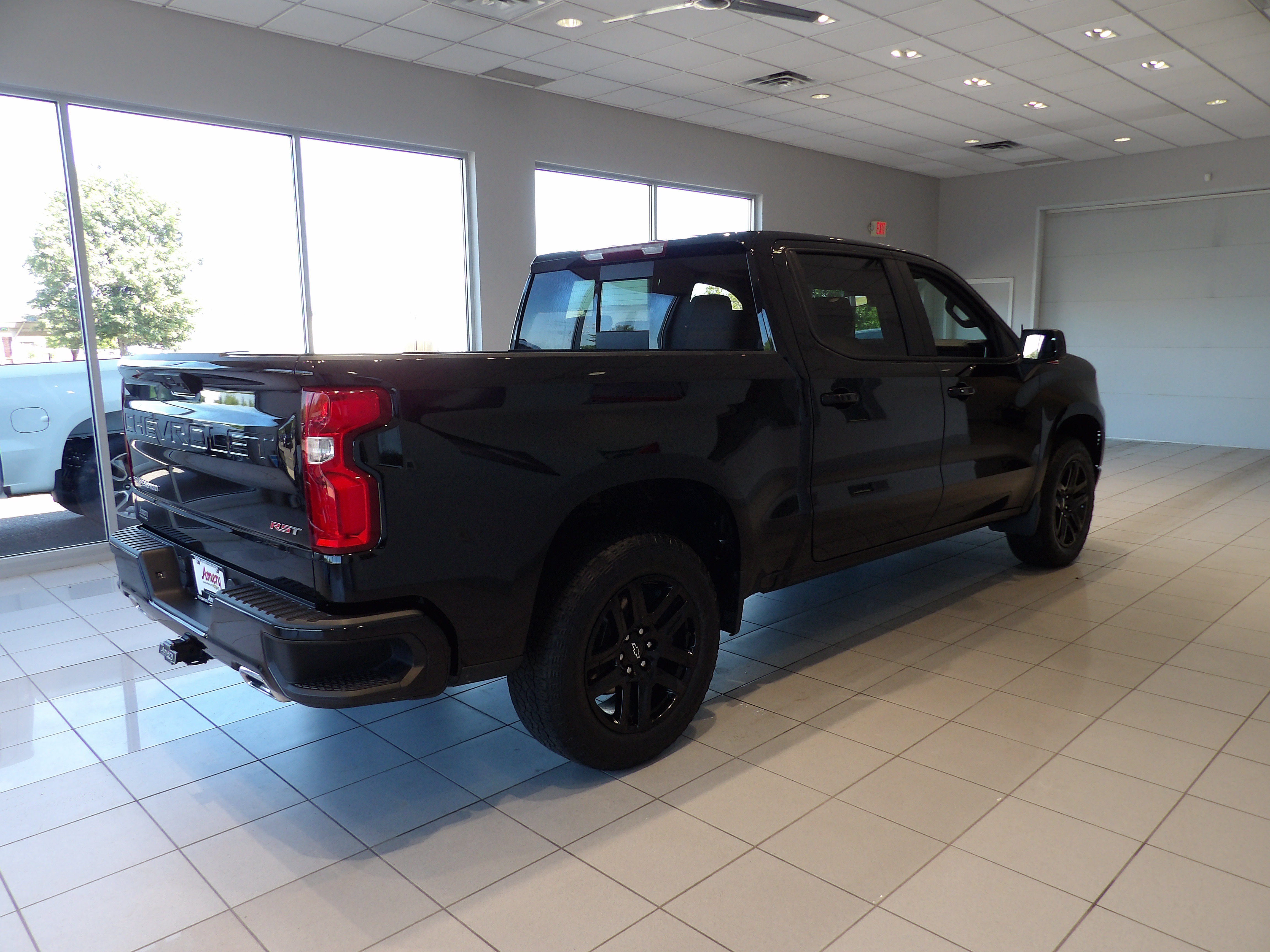 Used 2023 Chevrolet Silverado 1500 RST w/ Convenience Package II AWD/4WD image 4