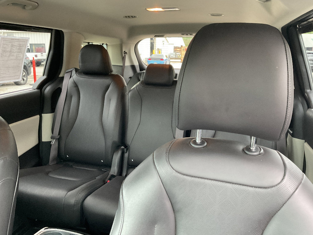 Used 2022 Kia Carnival EX FWD image 13
