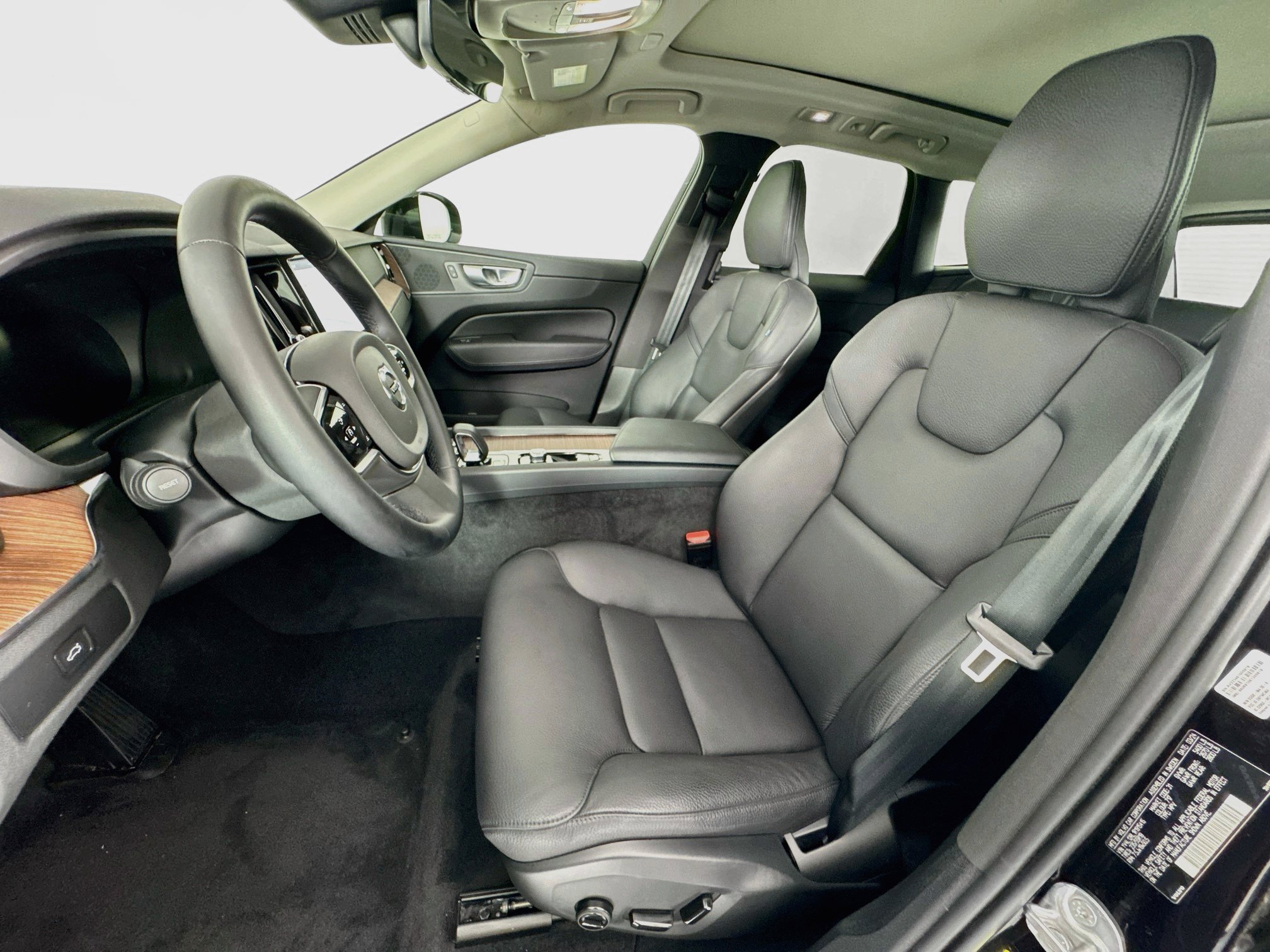 Used 2024 Volvo XC60 B5 Plus w/ Protection Package Premier AWD/4WD image 21
