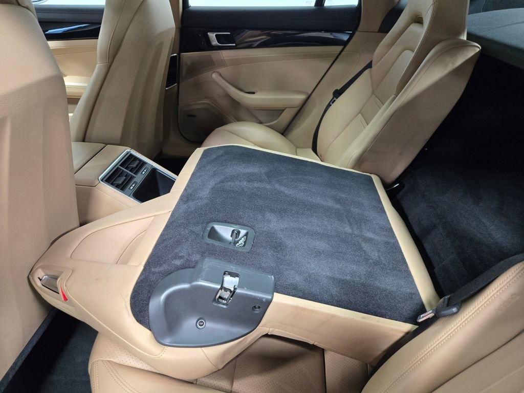 Used 2018 Porsche Panamera 4 image 36
