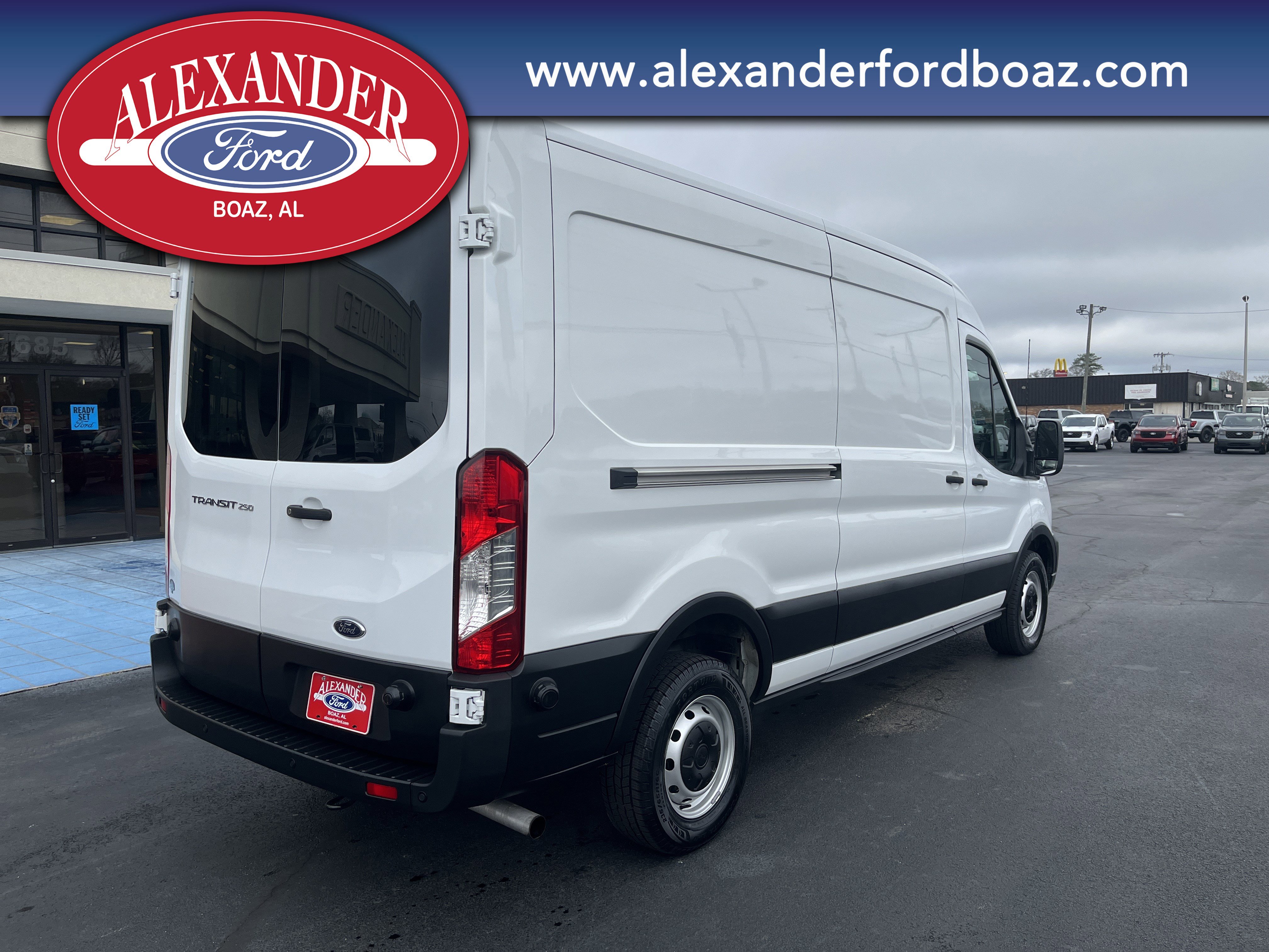 Used 2024 Ford Transit 250 148 Medium Roof RWD image 4