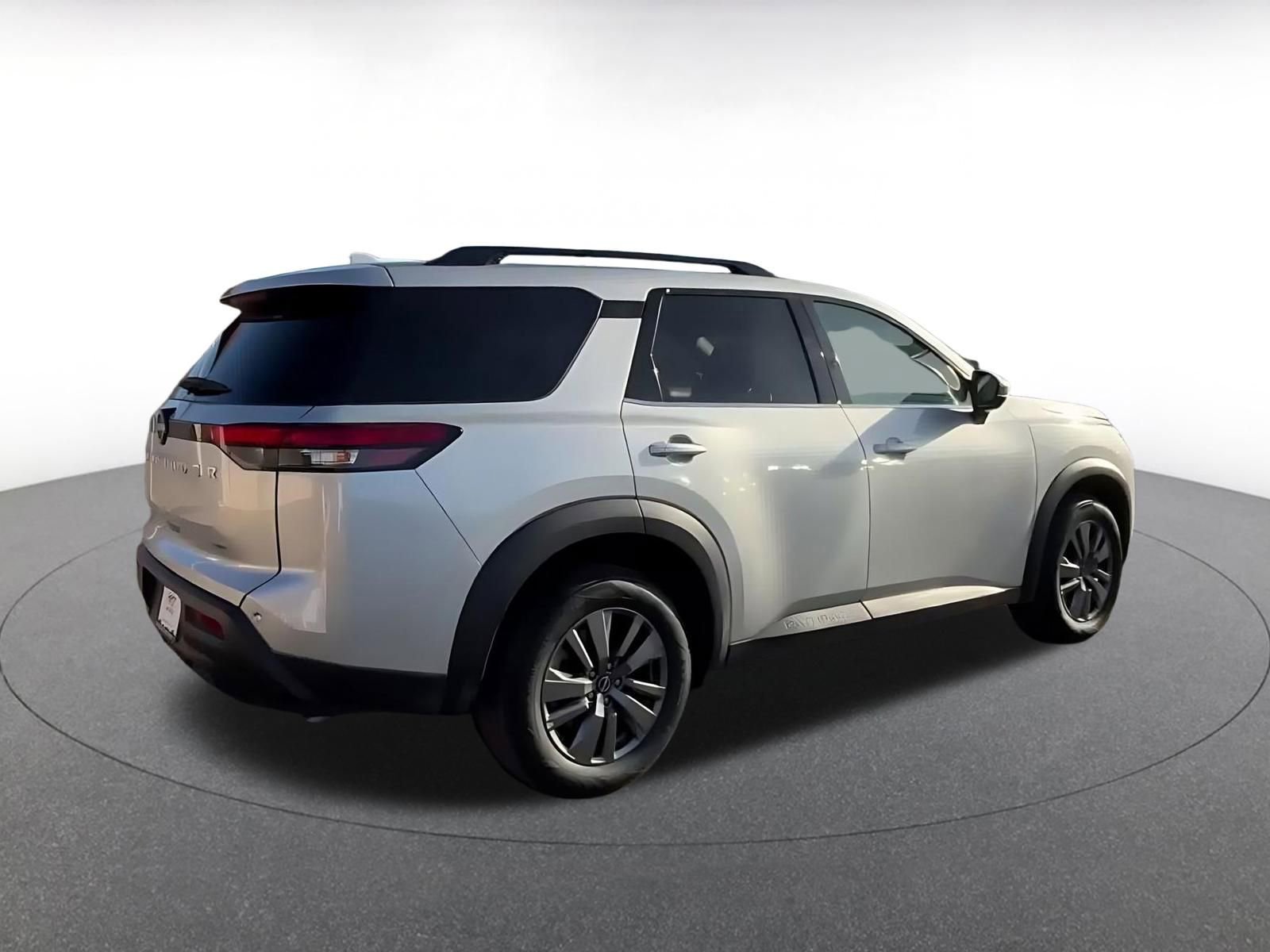 Used 2025 Nissan Pathfinder SV AWD/4WD image 14