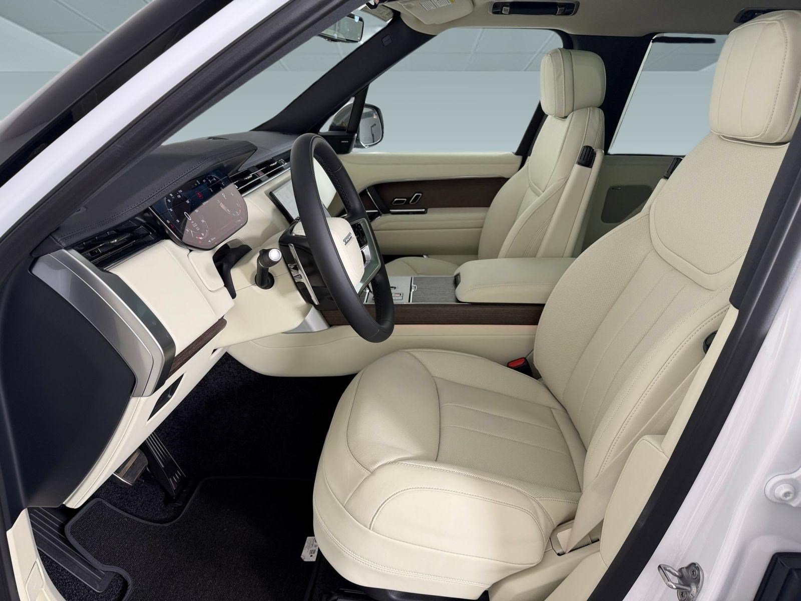 New 2026 Land Rover Range Rover Long Wheelbase SE AWD/4WD image 5