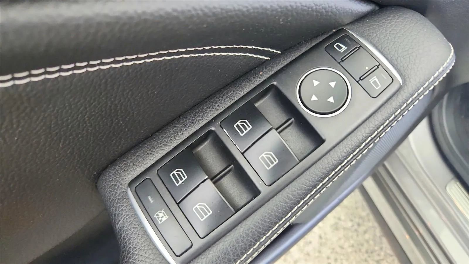 Used 2019 Mercedes-Benz CLA 250 image 30