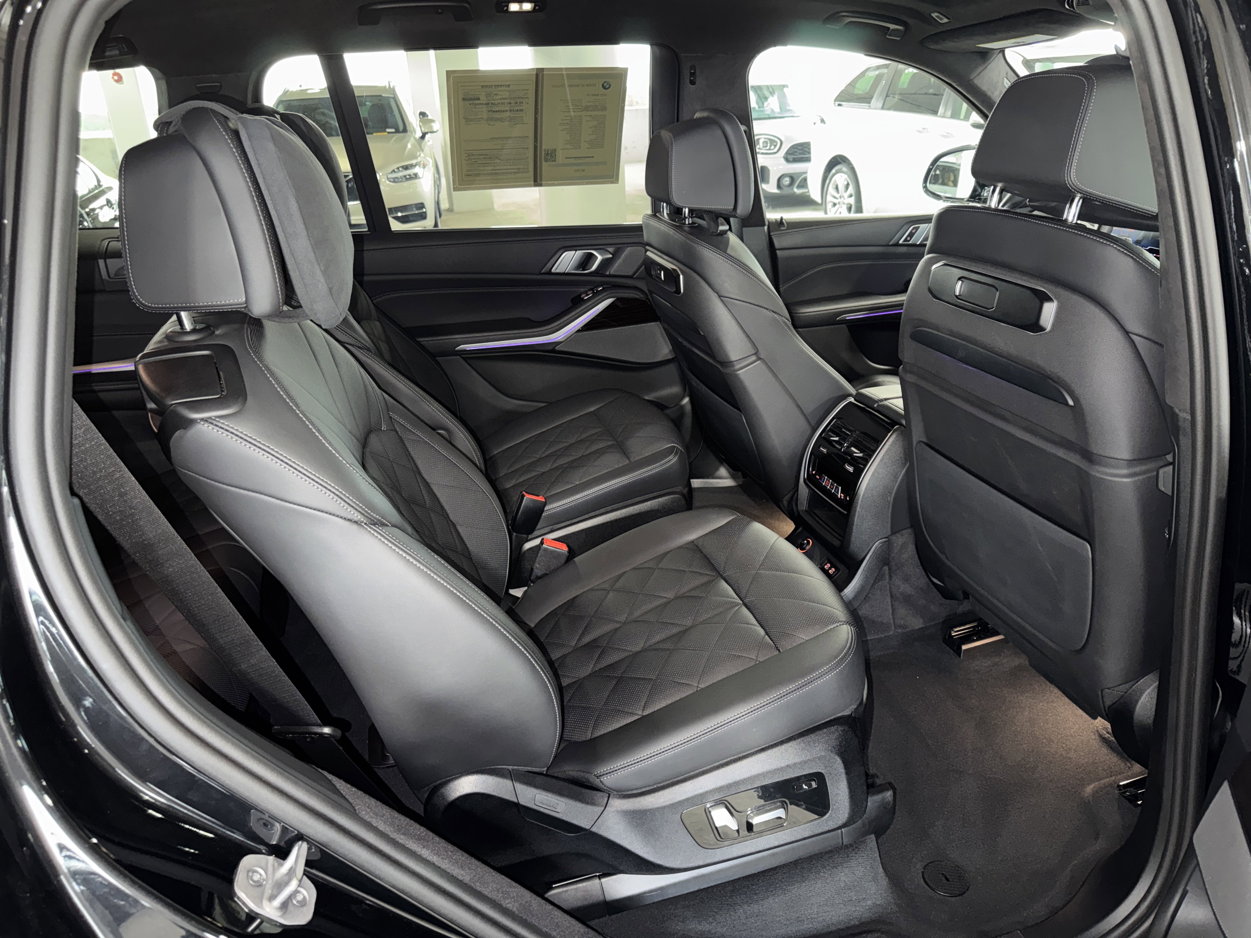 Certified 2025 BMW X7 xDrive40i w/ M Sport Package image 12