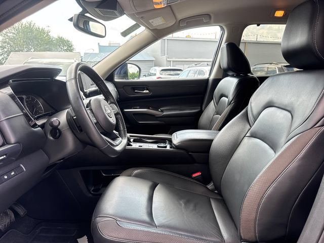 Used 2022 Nissan Pathfinder SL w/ Lighting Package (N92) AWD/4WD image 14