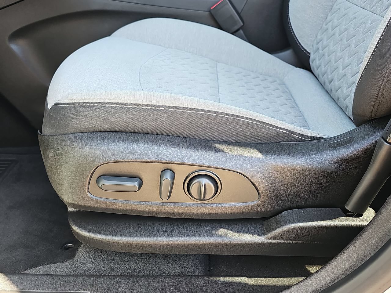 Used 2022 Chevrolet Equinox LT FWD image 27