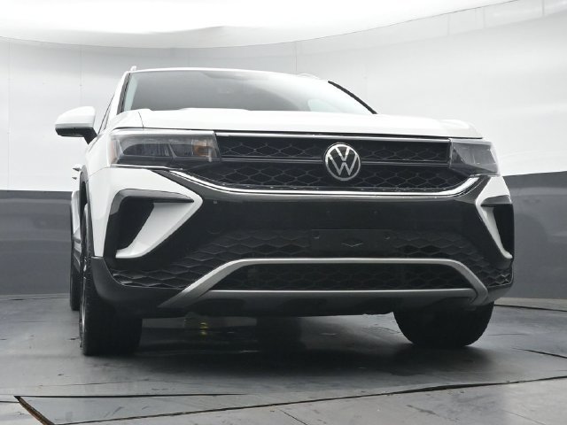 Used 2022 Volkswagen Taos SE w/ Panoramic Sunroof Package AWD/4WD image 32