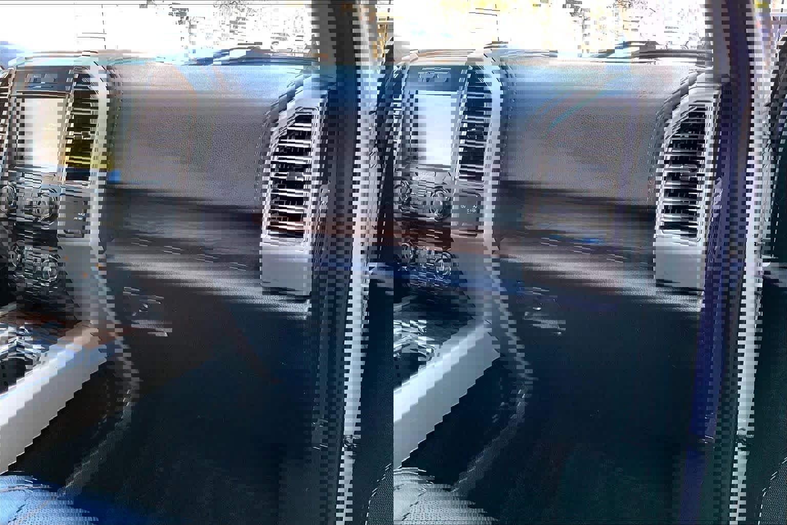 Used 2015 Ford F150 Lariat image 19