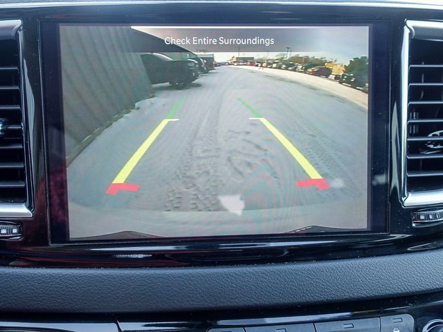 Used 2023 Chrysler Pacifica Touring-L image 17