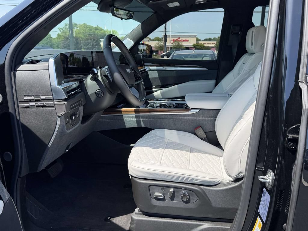 Certified 2026 Cadillac Escalade ESV Platinum Sport w/ LPO, ONYX Package AWD/4WD image 18