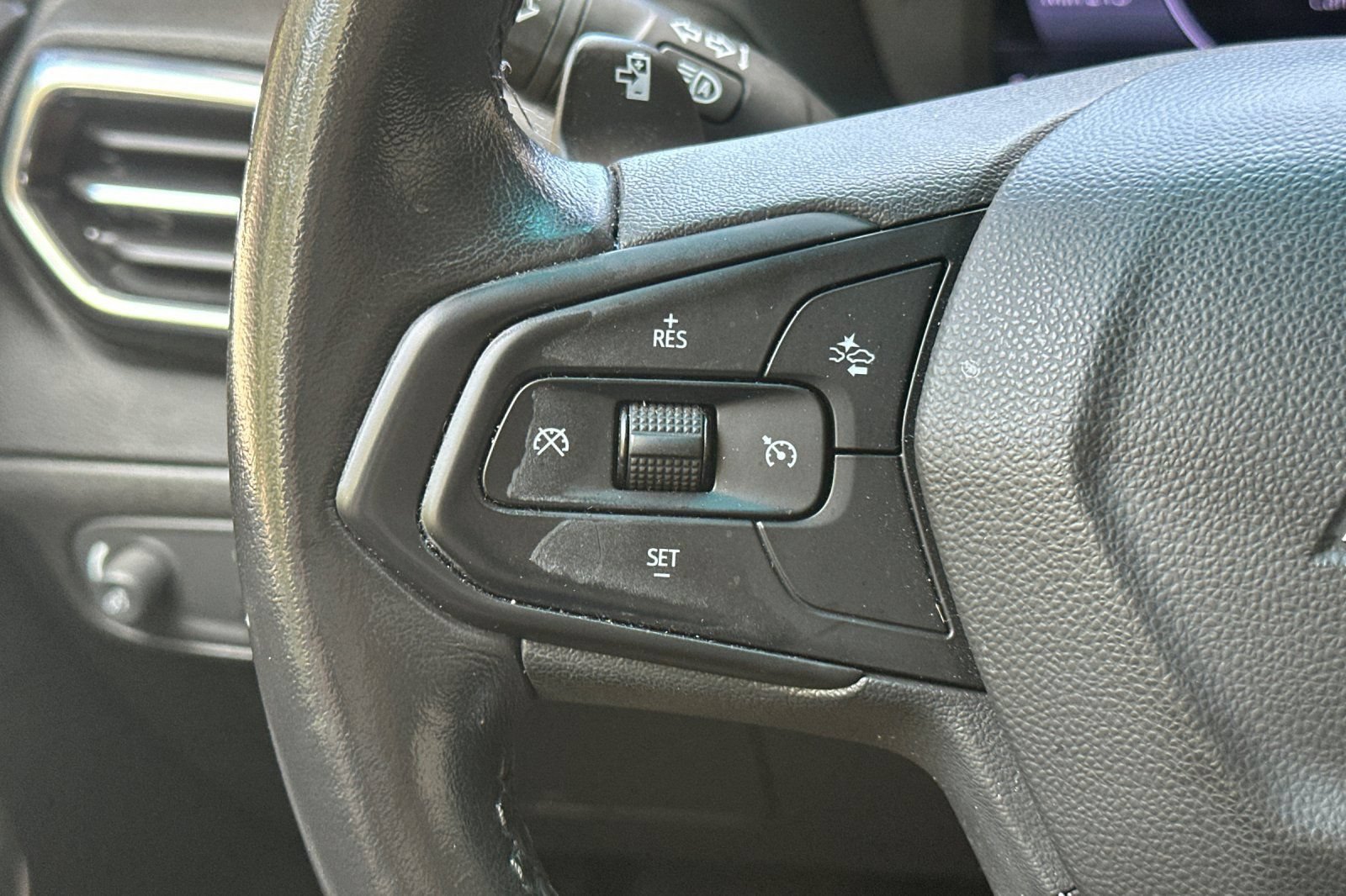 Used 2023 Chevrolet Bolt LT w/ Infotainment Package FWD image 35