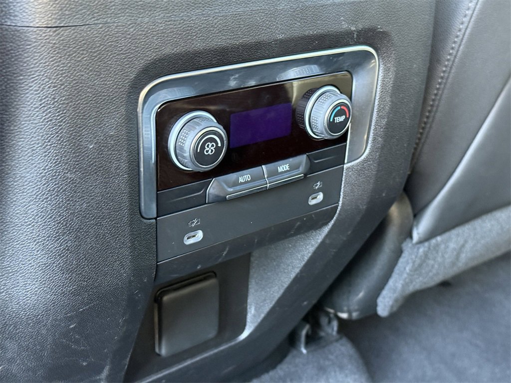 Used 2021 Chevrolet Tahoe Z71 image 30