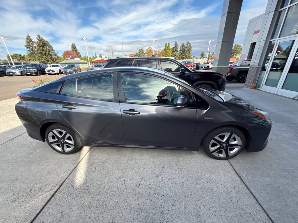 Used 2017 Toyota Prius Three Touring FWD image 4