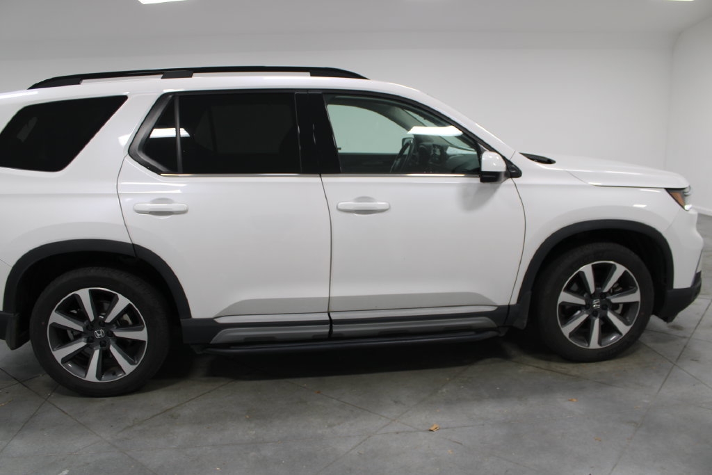 Used 2023 Honda Pilot Touring image 11