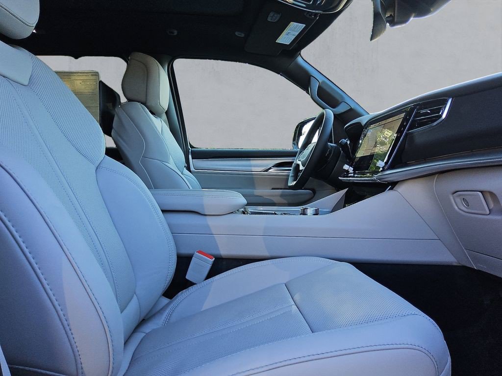 New 2026 Jeep Grand Wagoneer L Limited AWD/4WD image 15