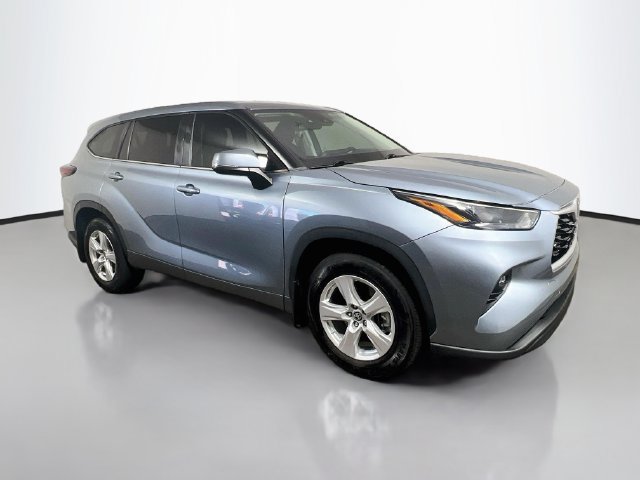 Used 2024 Toyota Highlander LE FWD image 24