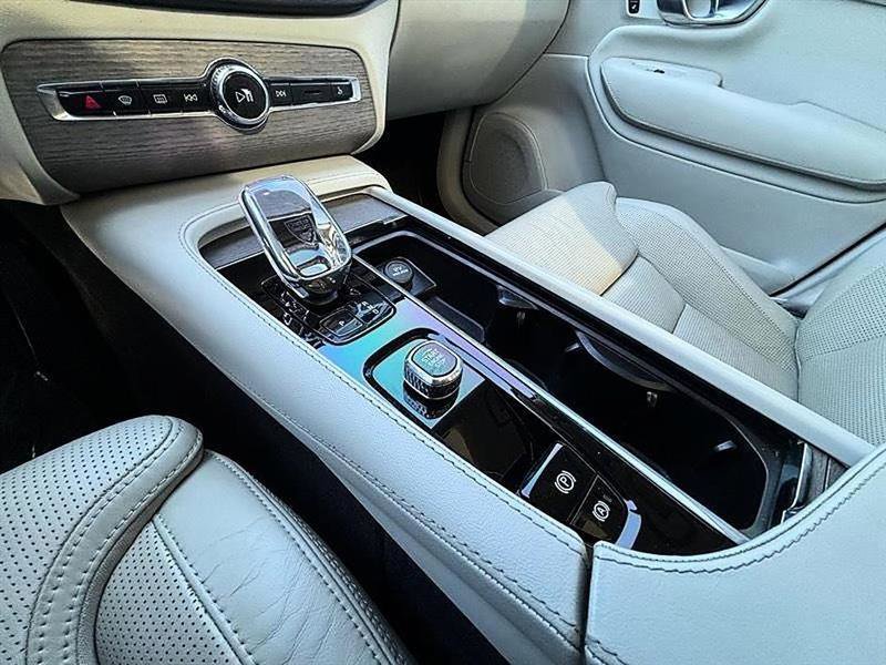 Used 2023 Volvo XC90 B6 Ultimate image 24