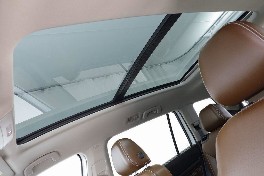 Used 2022 Volkswagen Atlas SEL R-Line image 14