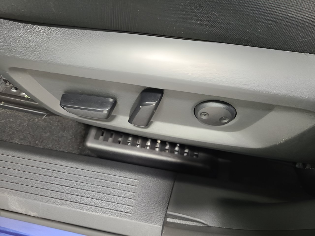 Used 2023 Nissan Rogue SV AWD/4WD image 18