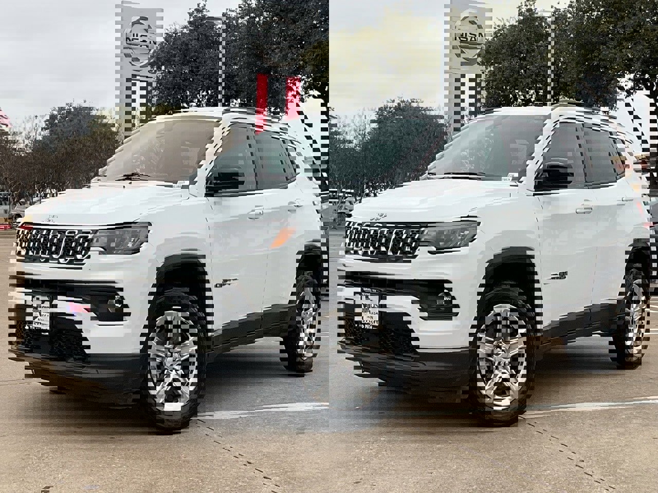 Used 2023 Jeep Compass Latitude image 2