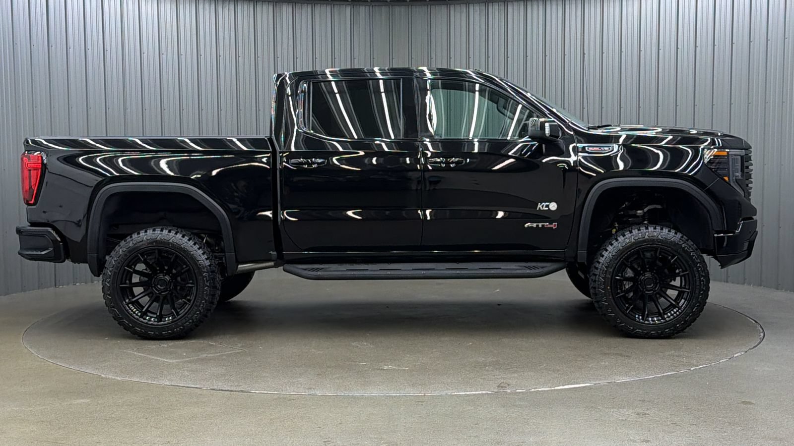 Used 2026 GMC Sierra 1500 AT4 w/ AT4 Premium Package AWD/4WD image 6