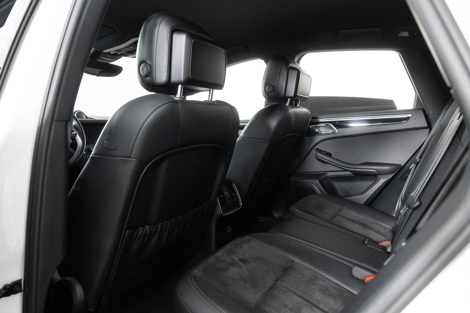 Used 2018 Porsche Macan AWD/4WD image 19