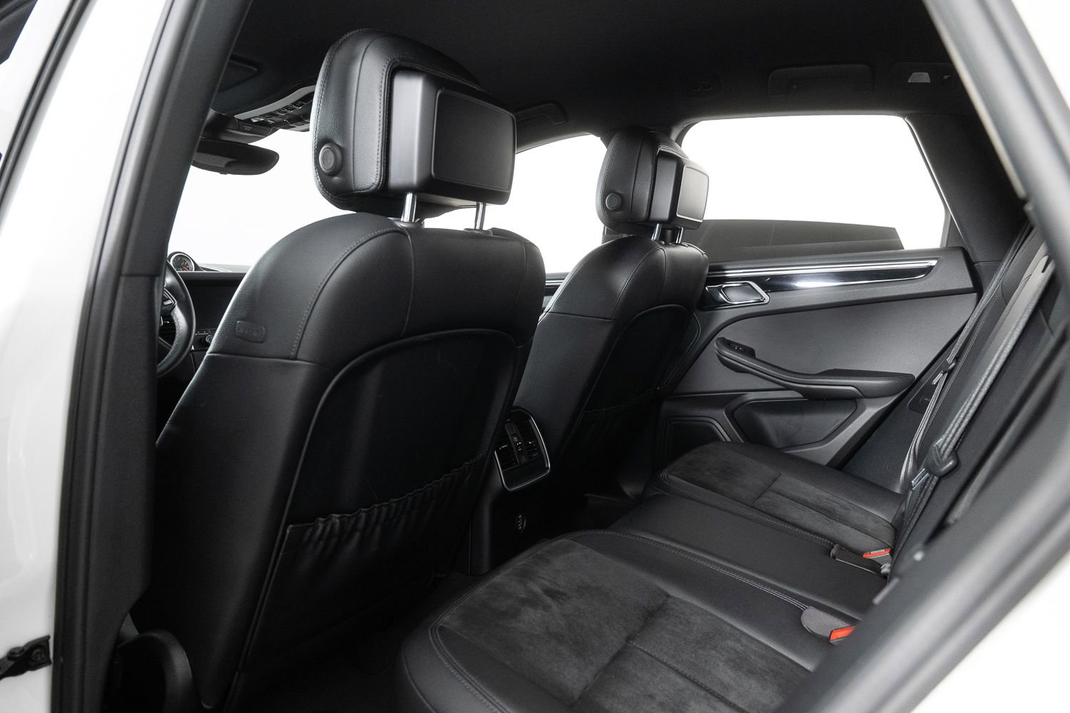 Used 2018 Porsche Macan image 19