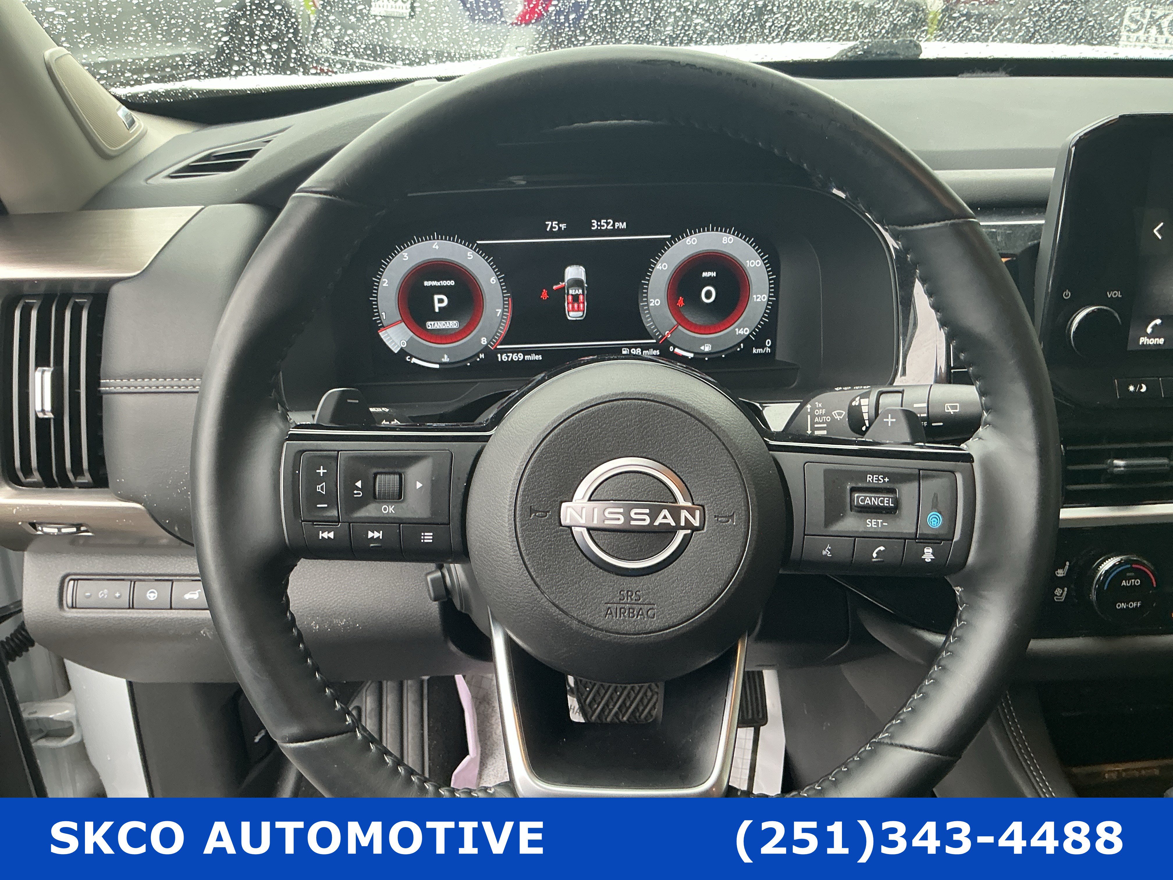 Used 2025 Nissan Pathfinder Platinum FWD image 18