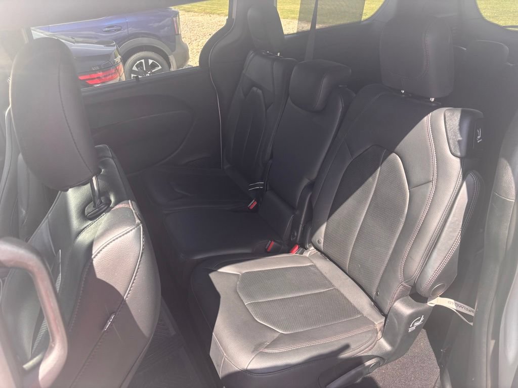 Used 2020 Chrysler Pacifica Touring-L FWD image 9