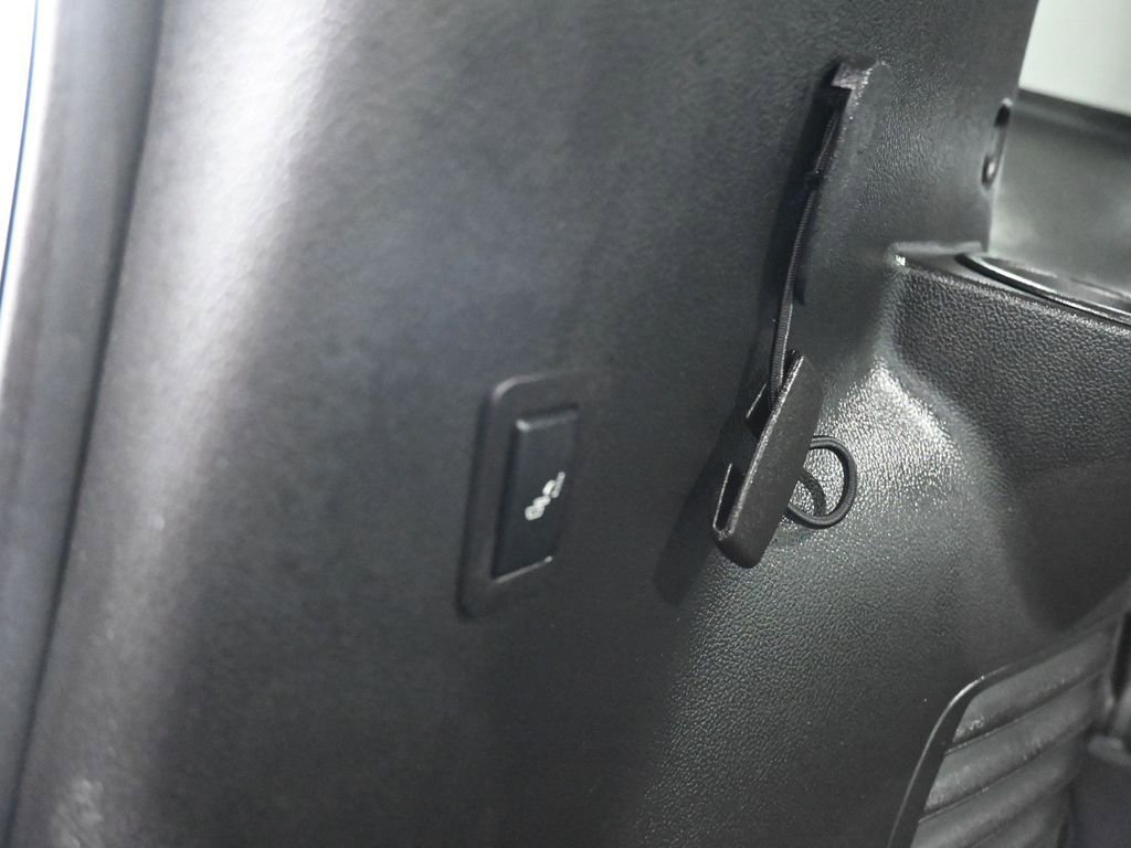 Used 2017 Cadillac Escalade Premium Luxury image 50