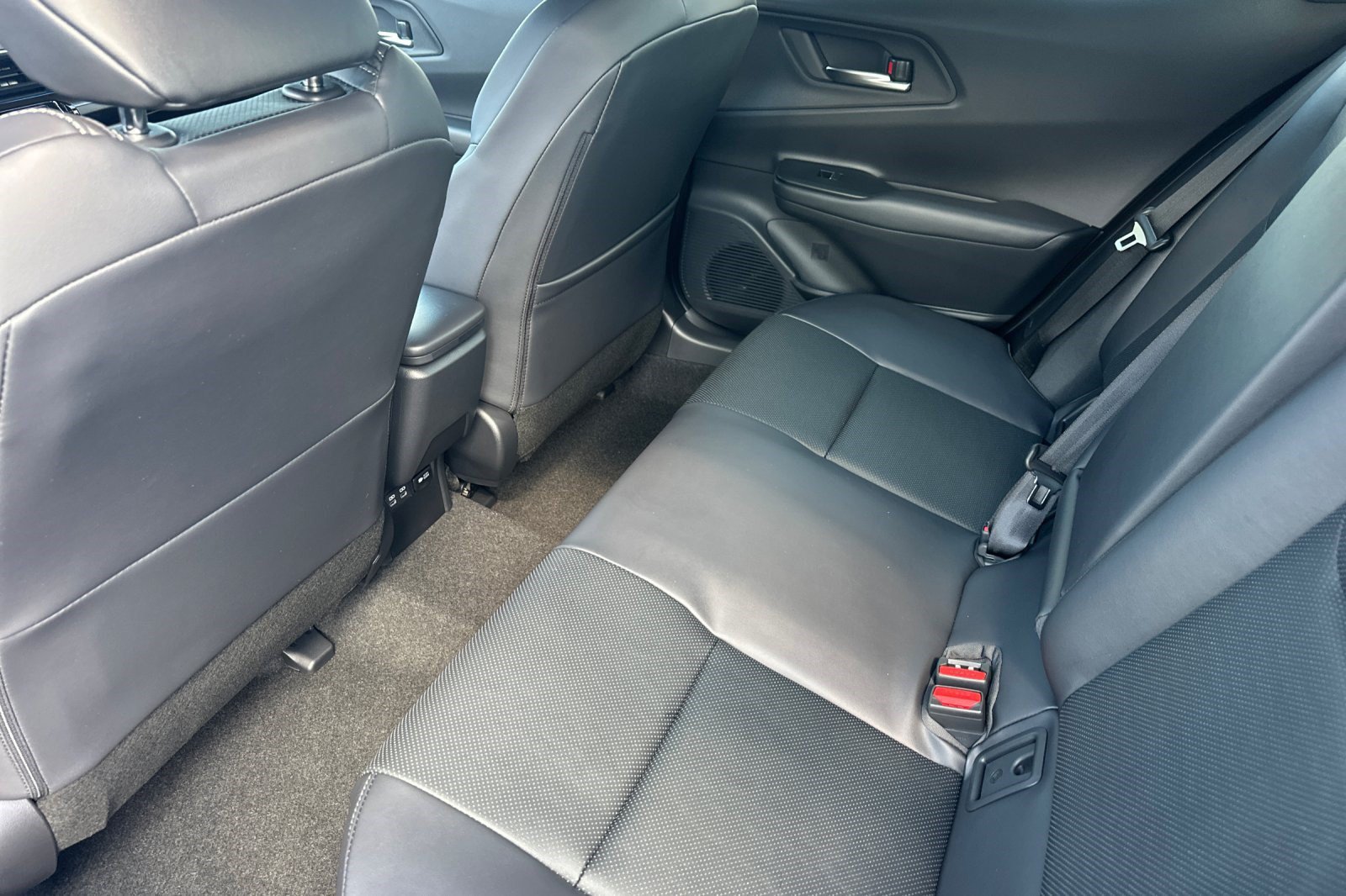 New 2027 Toyota Prius Plug-In Hybrid FWD image 24