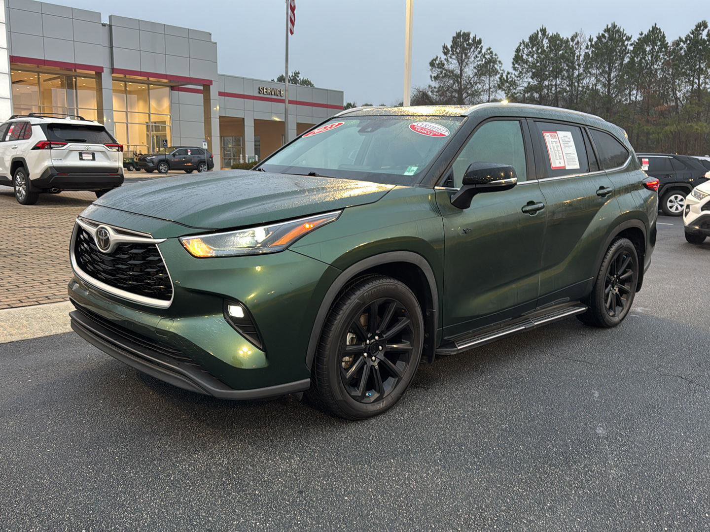 Certified 2023 Toyota Highlander XLE image 2