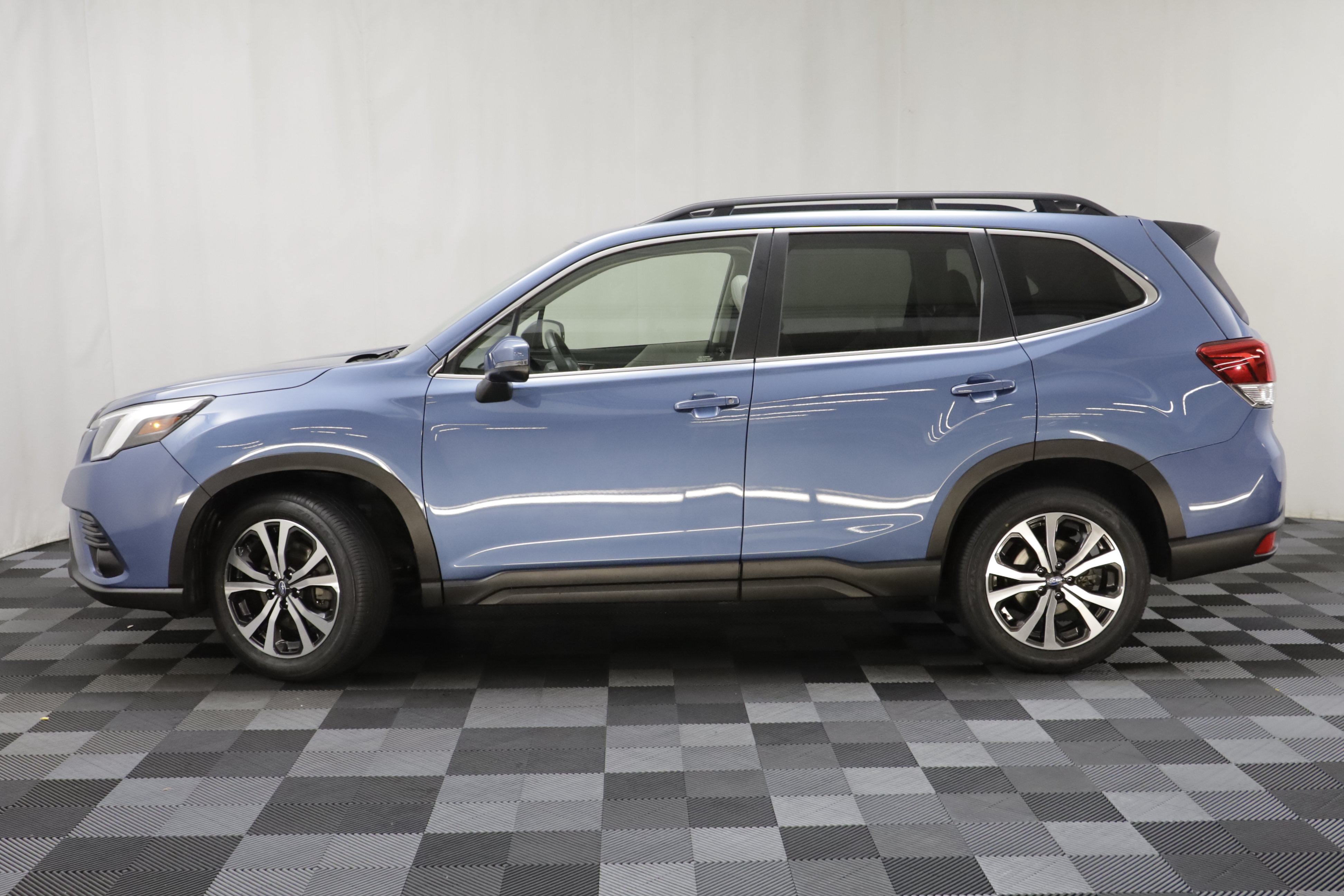 Used 2024 Subaru Forester Limited w/ Convenience Package AWD/4WD image 4