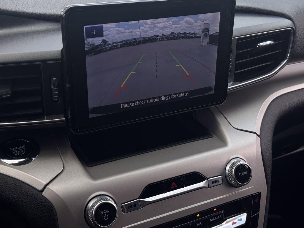 Used 2022 Ford Explorer XLT w/ Equipment Group 202A image 18