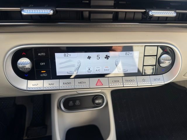 Used 2023 Genesis GV60 Advanced image 32