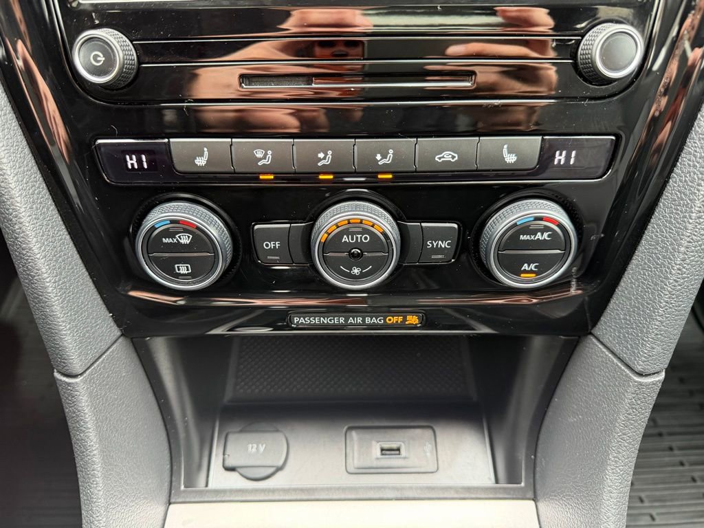 Used 2020 Volkswagen Passat 2.0T R-Line image 25