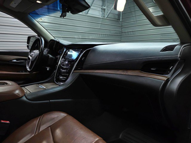 Used 2019 Cadillac Escalade Luxury AWD/4WD image 14