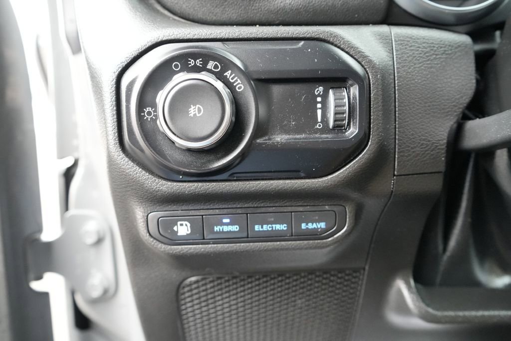 Used 2023 Jeep Wrangler Unlimited Sahara w/ Cold Weather Group image 24