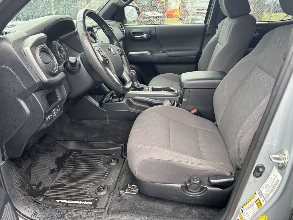 Used 2018 Toyota Tacoma TRD Sport w/ Technology Package AWD/4WD image 12