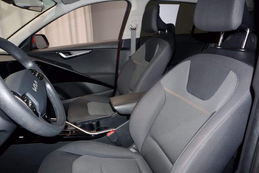 Used 2025 Kia Niro LX FWD image 25