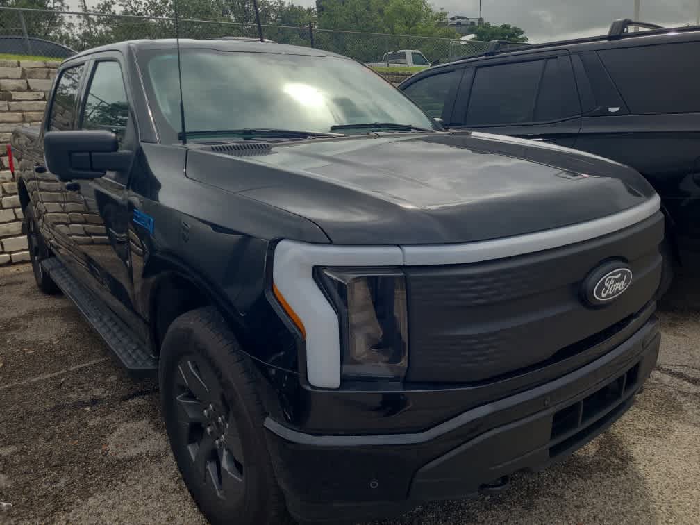 Used 2025 Ford F150 Lightning Flash AWD/4WD image 4