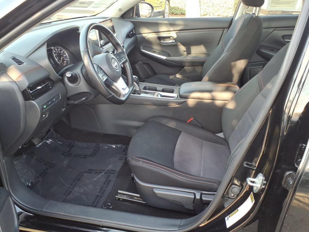 Certified 2025 Nissan Sentra SR FWD image 22