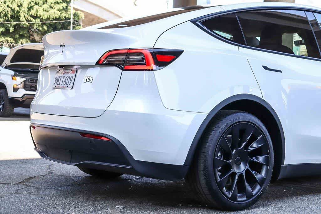 Used 2024 Tesla Model Y 2WD image 9