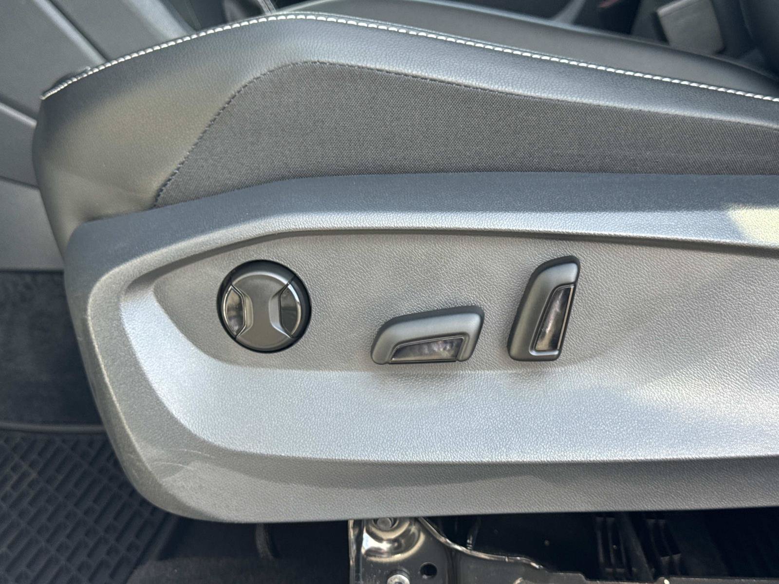 Certified 2023 Volkswagen Tiguan SE FWD image 22