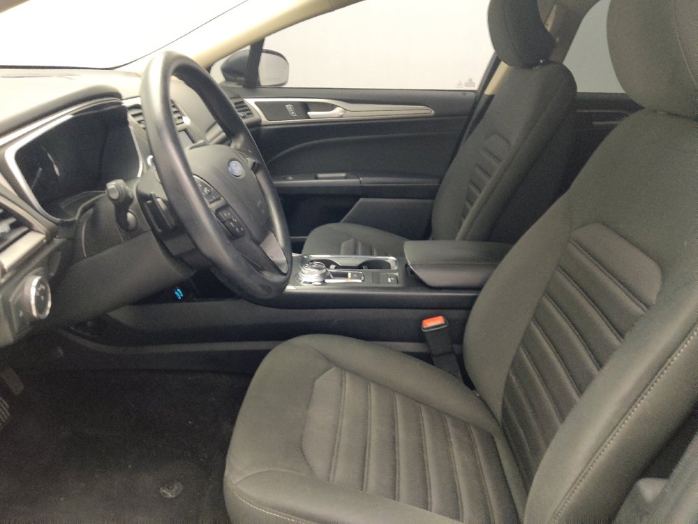 Used 2019 Ford Fusion SE FWD image 17