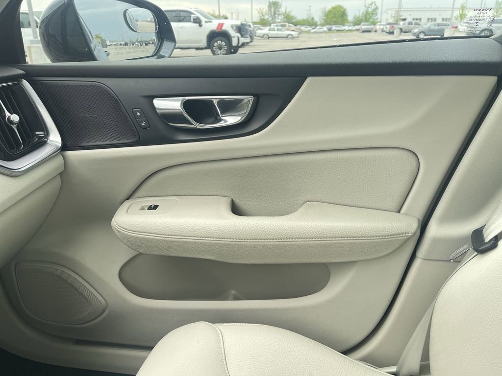 Used 2019 Volvo S60 T6 Momentum w/ Multimedia Package AWD/4WD image 31