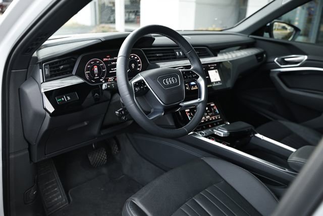 Used 2022 Audi e-tron Premium Plus image 19